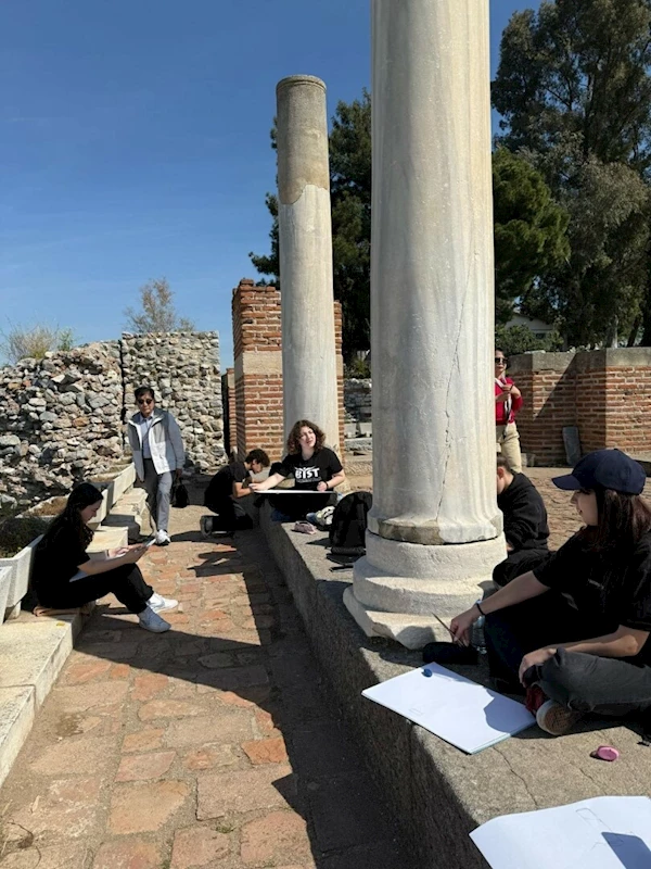 Tarihi kalede resim etkinliği