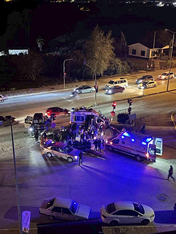 Ambulansla cipin çarpıştığı kaza kamerada; 9 yaralı
