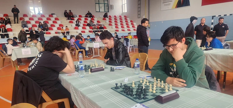 220 satranç oyuncusu Bolu Mengen’de madalya için yarıştı
