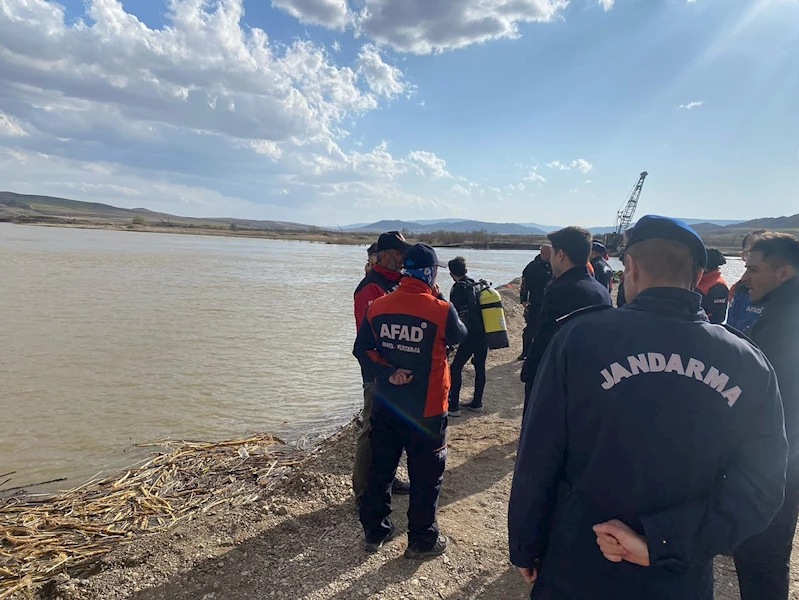 Kum ocağında çalışırken nehre düşen Mehmet