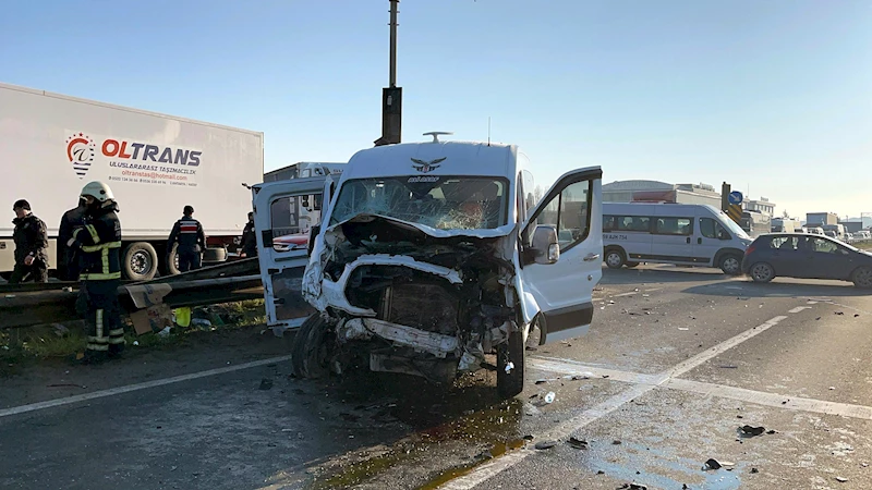 Tekirdağ’da işçi servis minibüsleri çarpıştı: 18 yaralı
