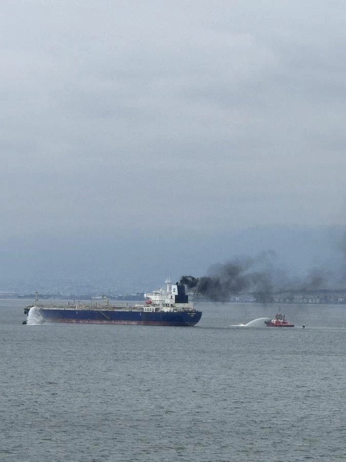 40 bin ton fuel oil yüklü tankerin makine dairesinden çıkan yangın kontrol altına alındı 