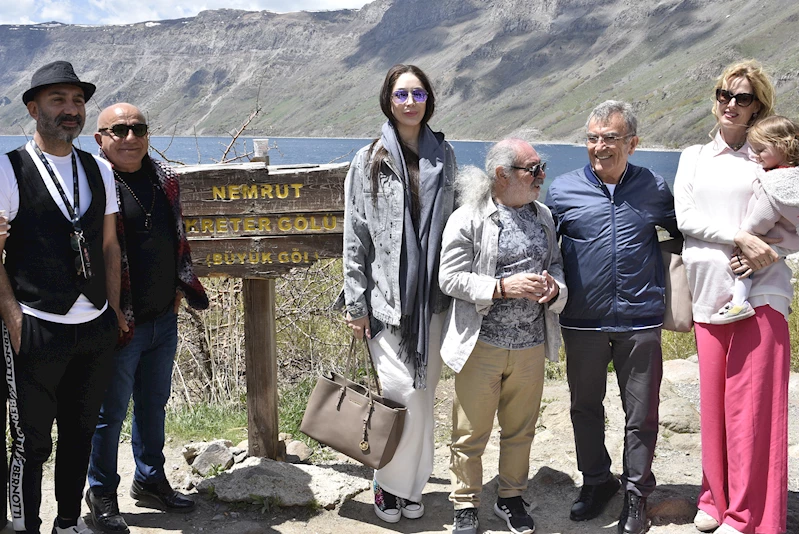 Beş Minare Film Fesitvali’ne katılan Sanatçılar Nemrut Gölü ve Selçuklu Mezarlığını gezdi