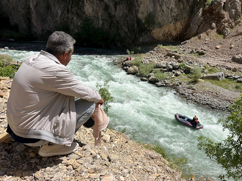 Nehirde kaybolan İbrahim’i arama çalışmaları 8