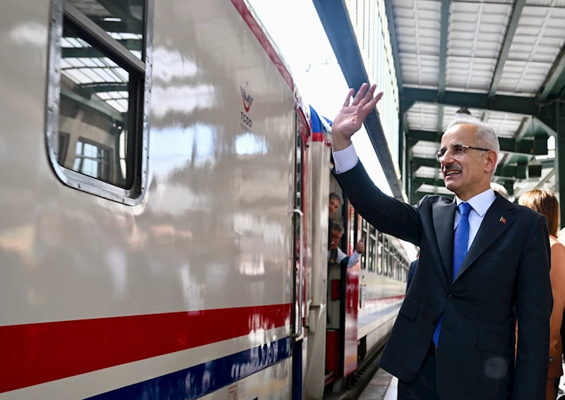 Bakan Uraloğlu: Uluslararası 2 turistik tren, İstanbul