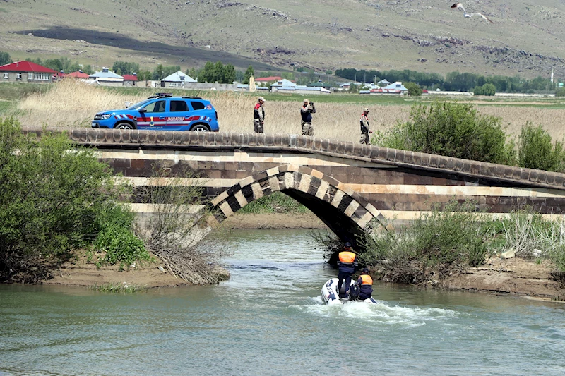 Van- Jandarmanın botlarla dronlu inci kefali denetimini DHA görüntüledi /Video eklendi 