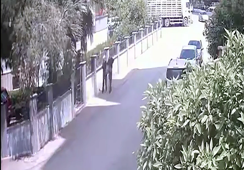 Yüzlerini eşarpla gizleyip, girdikleri dairelerden 1,5 milyon liralık altın çaldılar