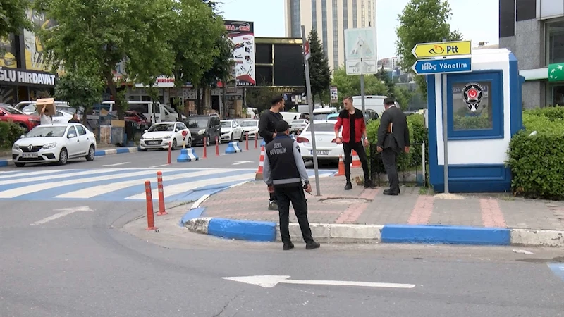 İstanbul - Bağcılar’da iş insanını takip edip 4 milyon lirayı gasbettiler; o anlar kamera