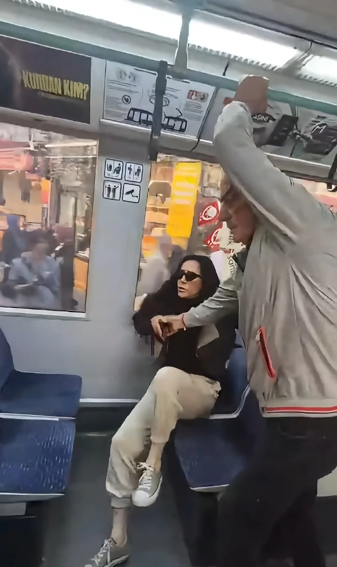 İstanbul - Tramvayda kadınların yer tartışması küfürlü kavgaya dönüştü