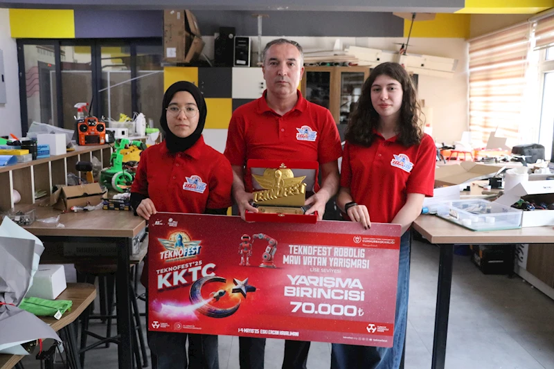 Türkiye’den aldığı bayrağı Kıbrıs’ta göndere çeken robot projesiyle TEKNOFEST’te birinci oldular