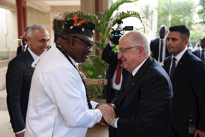 Bakan Güler, Kamerun