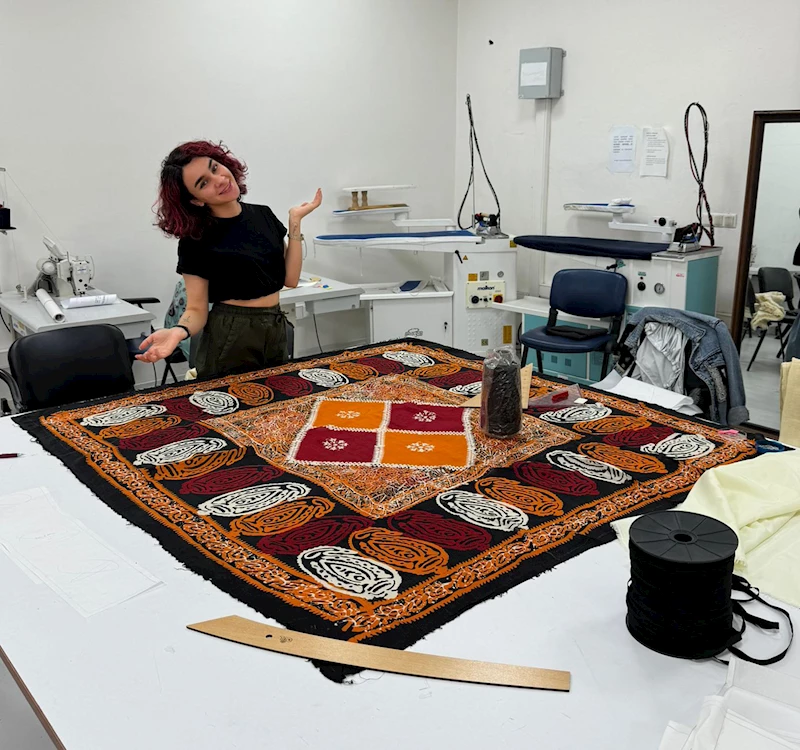 Sandıktan podyuma; 300 yıllık geleneksel dokumaları modernize ettiler/Ek fotoğraflar