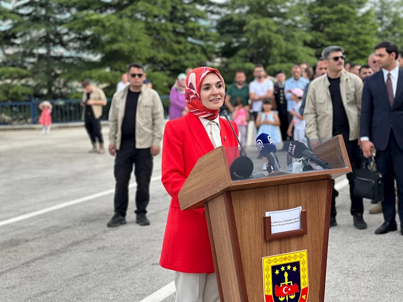 Bakan Göktaş, kadın kooperatifinde hamur açtı (5)