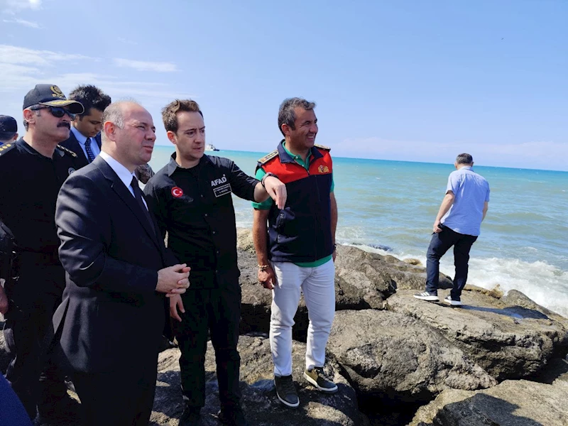 Denizde boğulma tehlikesi geçiren baba kurtarıldı, oğlu kayboldu (2)