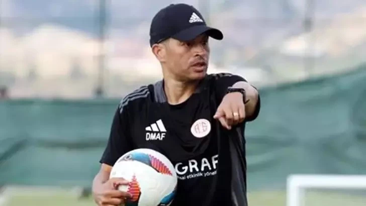 Brezilya Serie B takımlarından Operario, teknik direktörlük görevine Alex de Souza