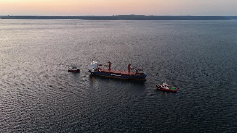 Çanakkale Boğazı’nda bir geminin makine dairesinde çıkan yangın söndürüldü / Ek fotoğraflar