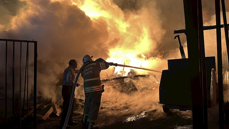 Tahta palet atölyesindeki yangın söndürüldü