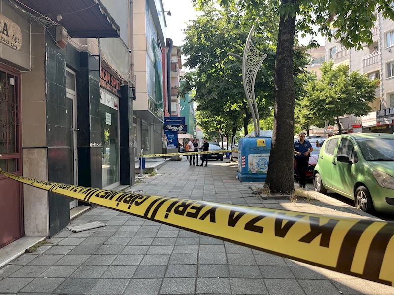 Cadde ortasında başından vurularak öldürüldü