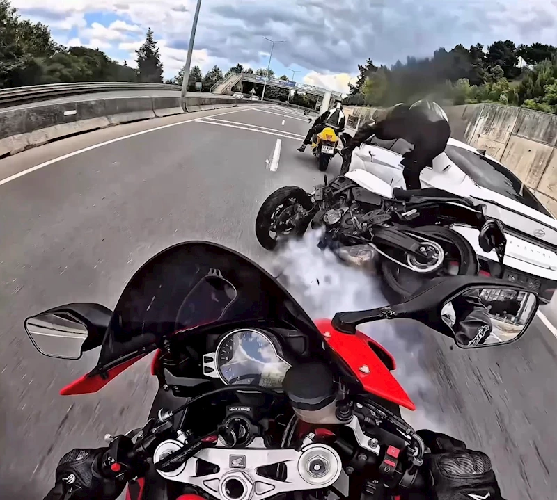 3 motosiklet ve otomobilin karıştığı kaza kask kamerasında 