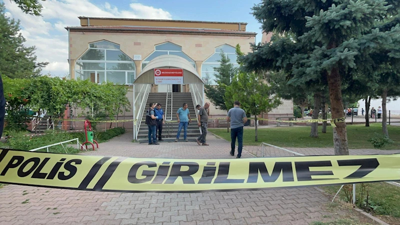 Camide komşusunu bıçaklayarak öldüren şüpheli: Bıçağı alıp takip ettim
