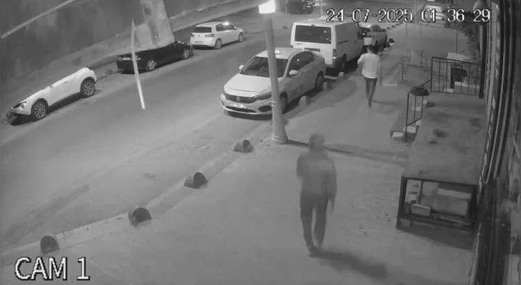 İstanbul- Sultangazi’de plaka hırsızlığı kamerada