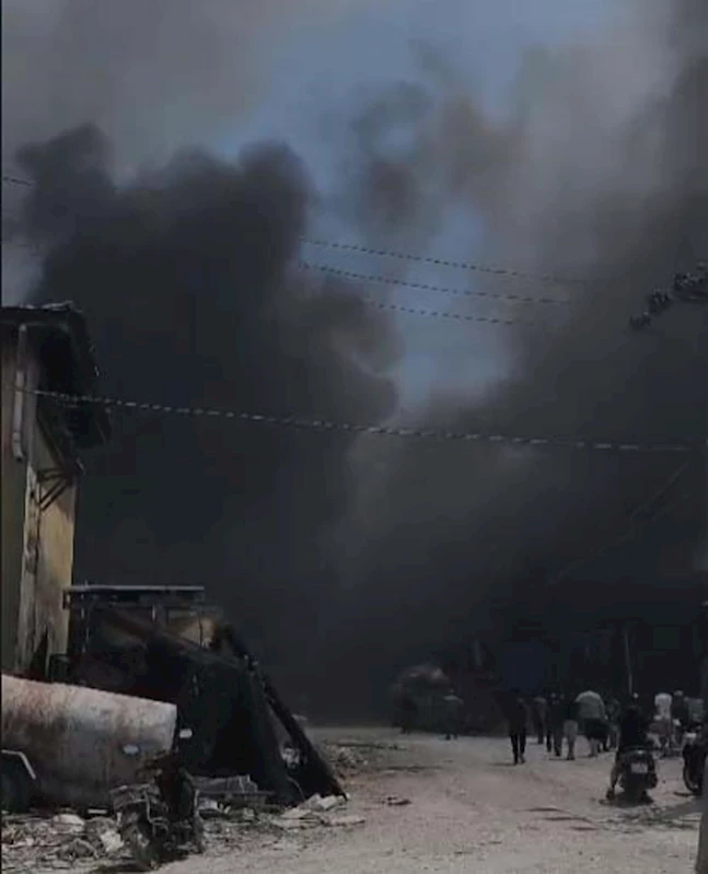 Hurdalık deposunda çıkan yangın 1 saatte söndürüldü