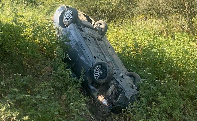 Bursa- Lastiği patlayan otomobil, şarampole yuvarlandı: 1 yaralı /Video eklendi 