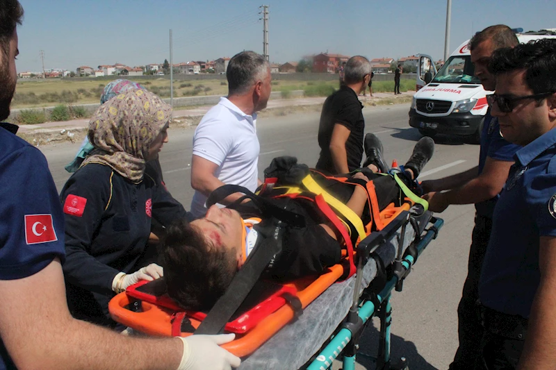 Polise motosikleti ile çarpan ehliyetsiz sürücü tutuklandı 