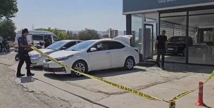 Oto galeriye ateş açıldı: 1 yaralı