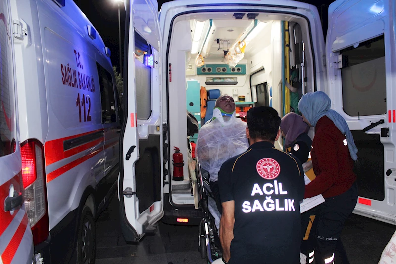 Yüksek sesle müzik dinleyenleri uyardı; göğsünden bıçaklandı