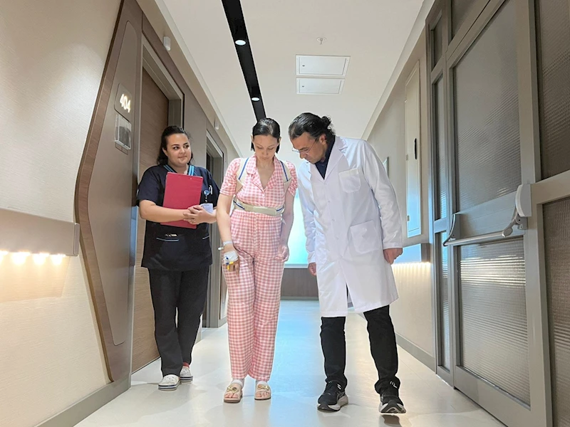 Okul çantası skolyoza neden oldu, 3 ameliyat geçirdi