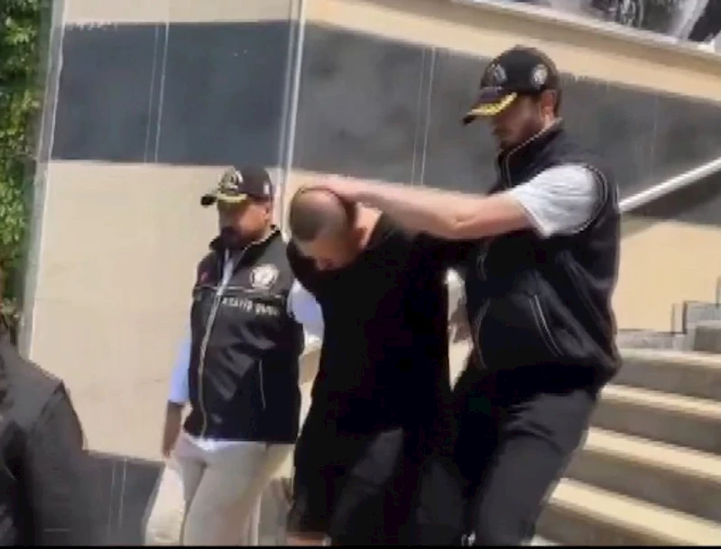 İstanbul - Çatıdan çatıya atlayarak kaçmaya çalışan firari hükümlü yakalandı 