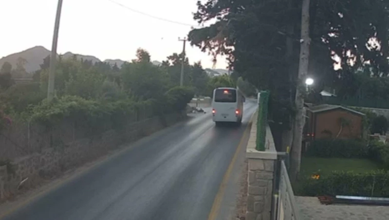 Muğla- Çöp konteynerine çarpan motosikletin sürücüsü öldü; kaza kamerada /Video eklendi 