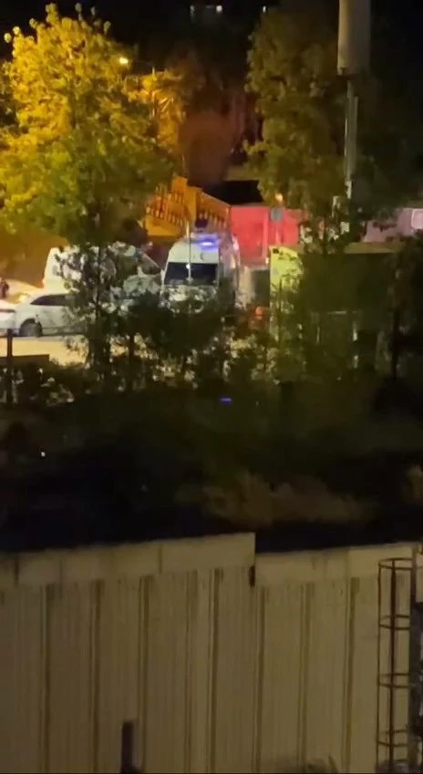 İstanbul - Bakırköy’de tartışmayı ayırmak isteyen kadın bacağından vuruldu