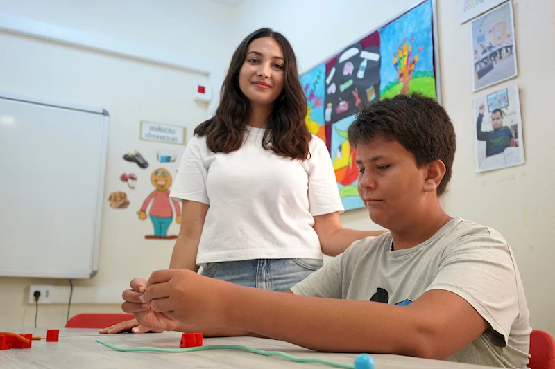 Özel öğrenciler, bu okuldaki eğitimle hayata sarılıyor