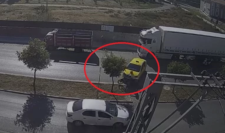 Yaya geçidinden geçmeye çalışan taksinin çarptığı motosiklet sürücüsü öldü