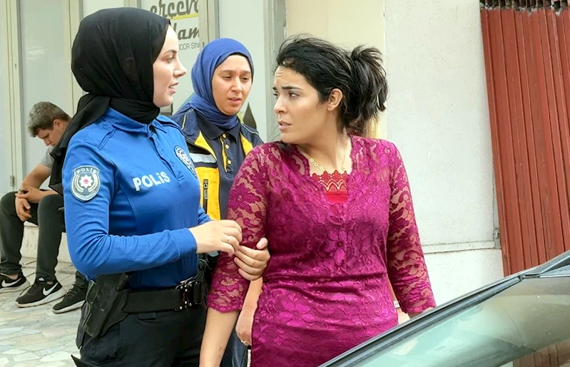 İstanbul - Avcılar’da intihar girişimi için çatı katına çıktığı sanıldı, kaçak göçmen olduğu öğrenildi