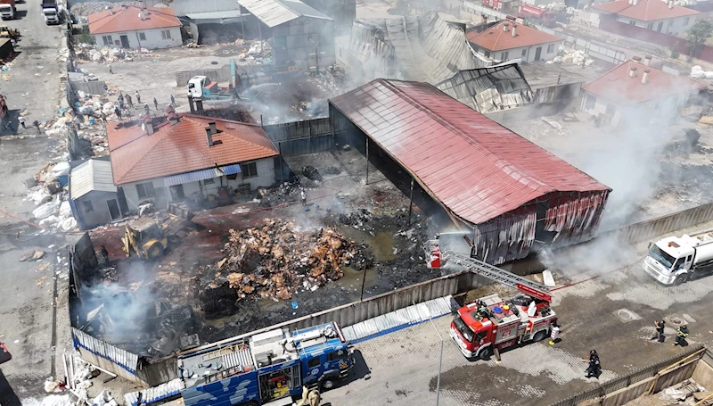 Eskişehir’de fabrikada çıkan yangın, 2 fabrikaya daha sıçradı / Ek fotoğraflar
