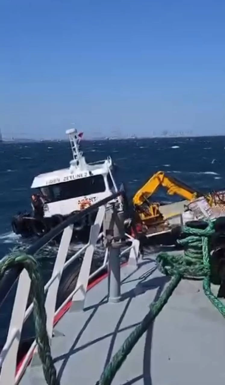 İstanbul - Zeytinburnu’nda alabora olan tekne battı: 4 kişi kurtarıldı