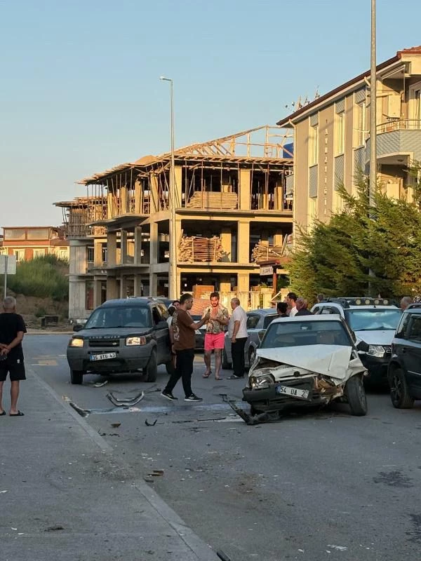 Cipiyle kavga ettiği eşinin otomobiline çarpıp hurdaya çevirdi