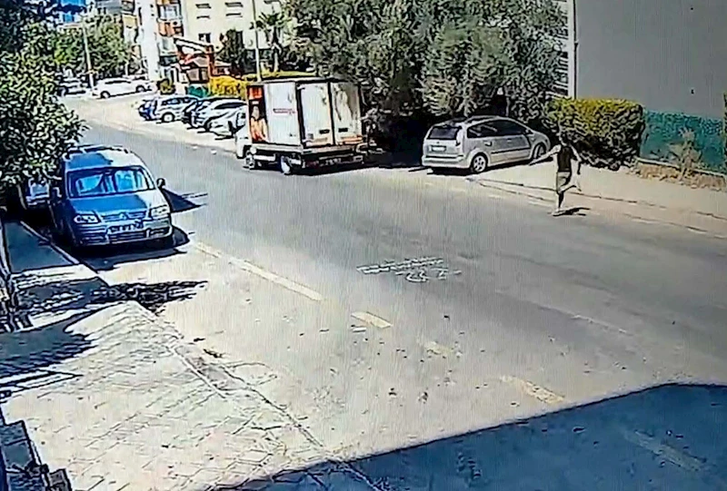 El freni boşalıp hareket eden kamyonetinin peşinden koştu; o anlar kamerada