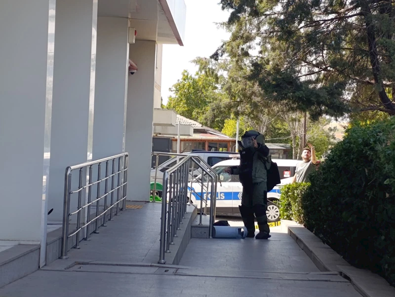 Edirne’de banka şubesinin önünde bırakılan şüpheli çanta fünye ile patlatıldı