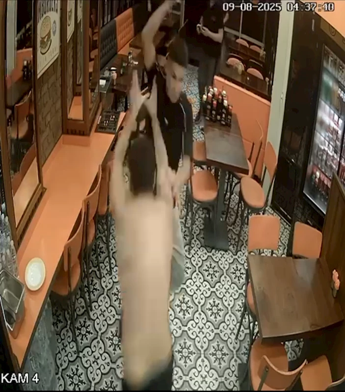 İstanbul- Kavgada ensesine saplanan bıçakla hastaneye götürüldü; ameliyatla kurtarıldı