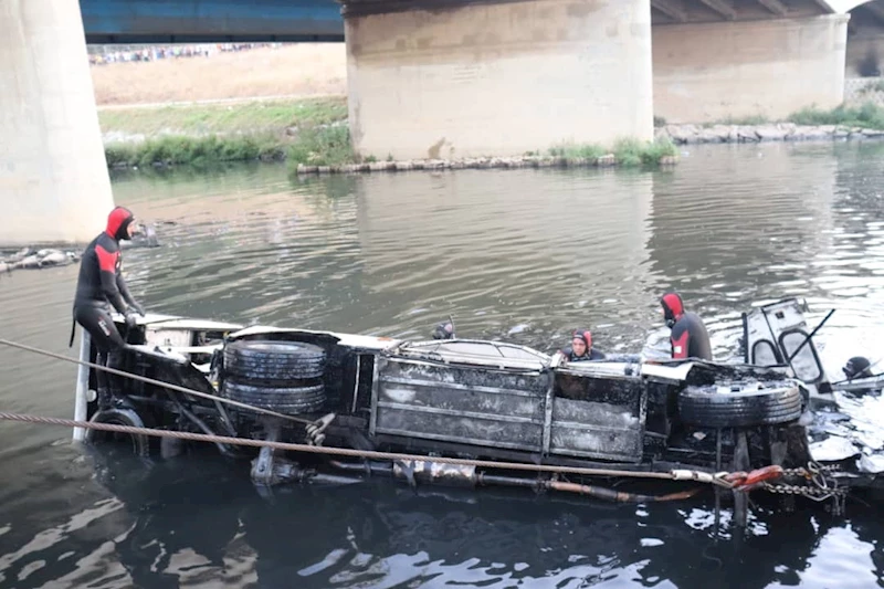 Cezayir’de yolcu otobüsü nehre düştü: 18 kişi hayatını kaybetti