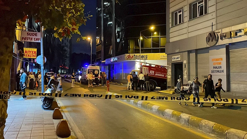 İstanbul - Kağıthane’de iş merkezinin çatısında yangın