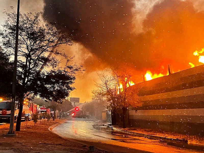 Gaziantep’te geri dönüşüm fabrikasında yangın (2)