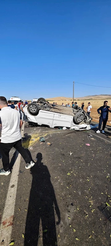 Hafif ticari araç takla attı: 2’si çocuk, 6 yaralı