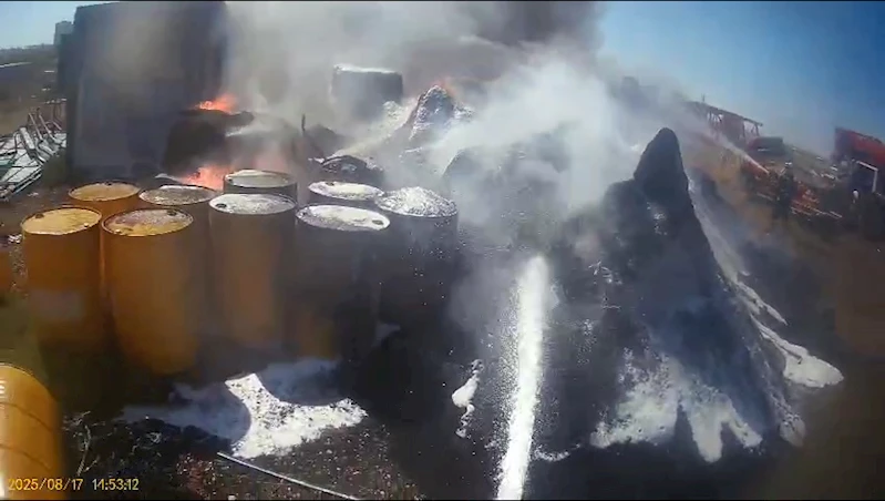 Tonlarca kauçuk ve zemin yapıştırıcısı yandı 