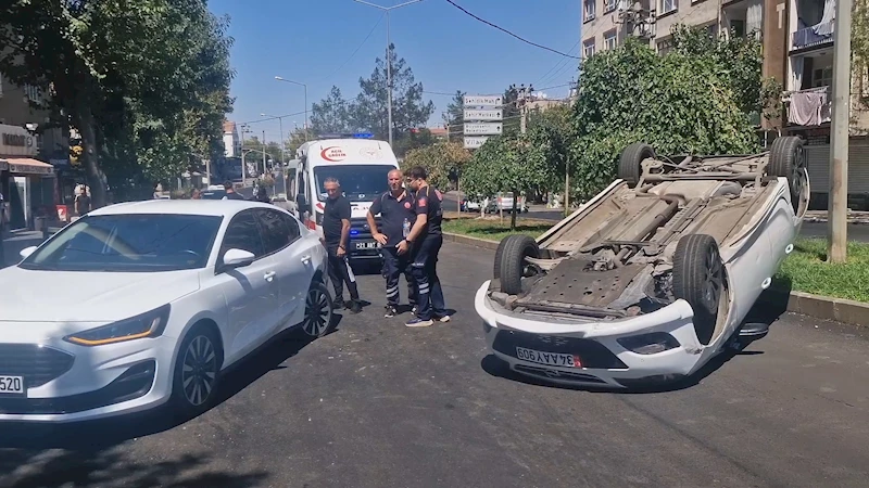 14 yaşındaki sürücünün kullandığı otomobil park halindeki otomobile çarpıp, takla attı