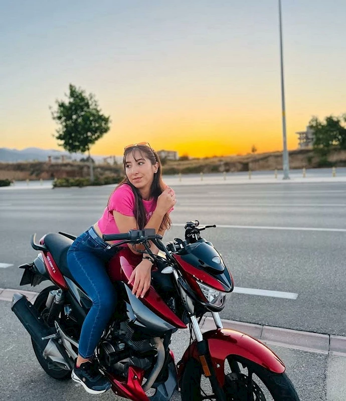 Devrilen motosikletteki Eda öldü, sürücü yaralı